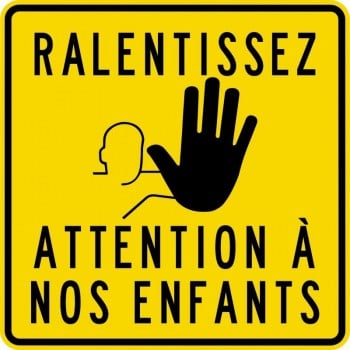 Pancarte d'avertissement: Ralentissez et attention à nos enfants avec pictogramme
